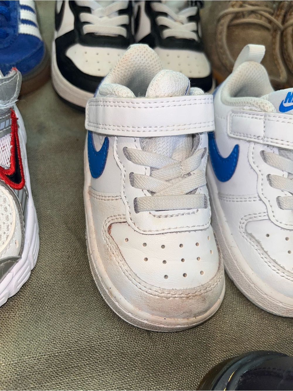10 pairs of toddler size 5 shoes - Picture 13 of 14